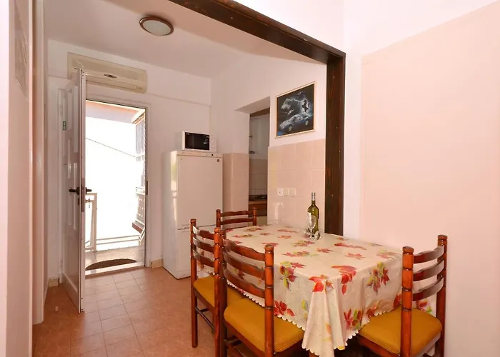 C W Balcony Shared Terrace & The Sea View Апартаменти *