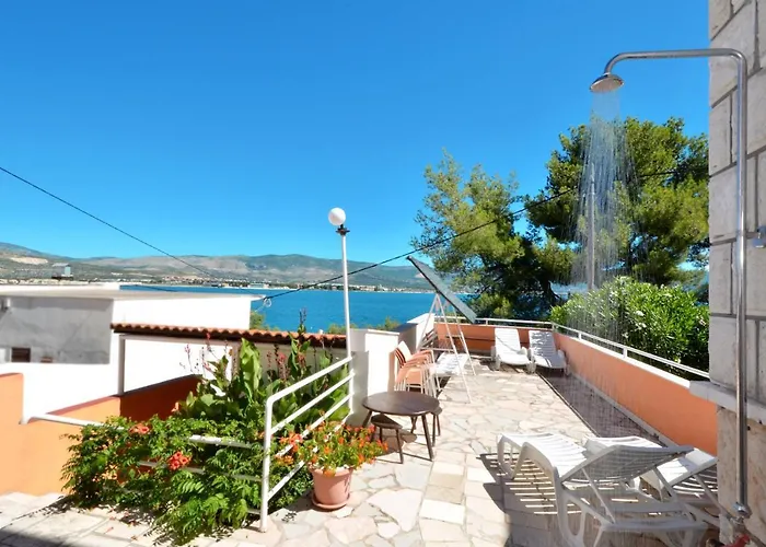 C W Balcony Shared Terrace & The Sea View Апартаменти