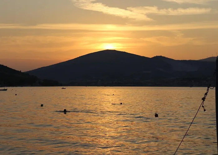 C W Balcony Shared Terrace & The Sea View Апартаменти