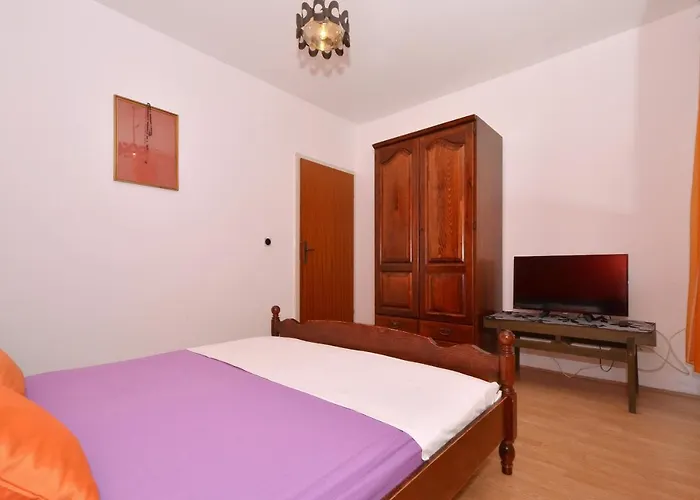 C W Balcony Shared Terrace & The Sea View Апартаменти