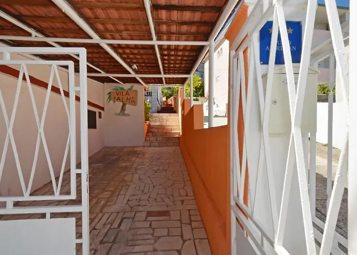C W Balcony Shared Terrace & The Sea View Апартаменти