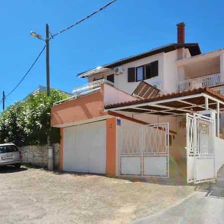 C W Balcony Shared Terrace & The Sea View *
