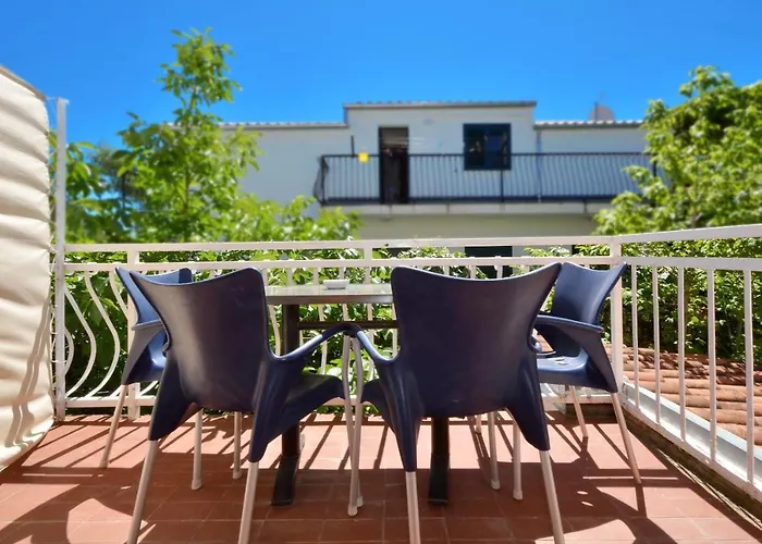 C W Balcony Shared Terrace & The Sea View 特罗吉尔